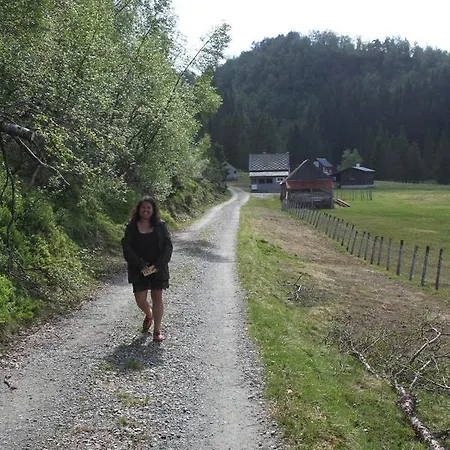 Konukevi Stoppher Kvamskogen *
